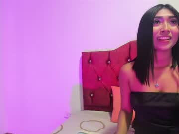 _mia_hot01