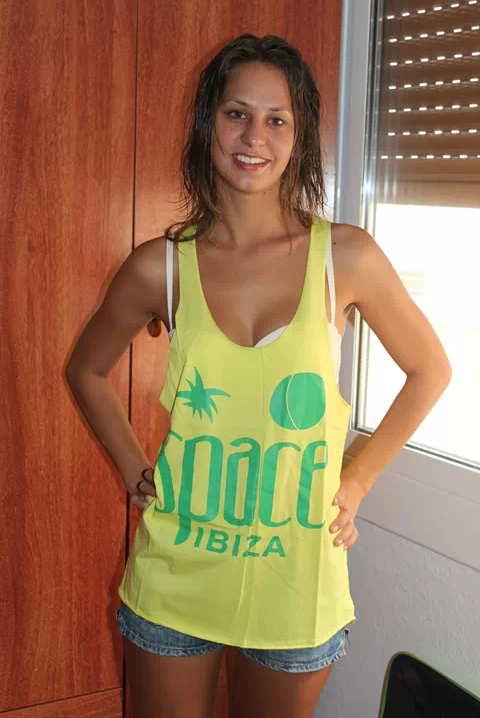 Flat / small Tits / K(l)eine Titten — 38
