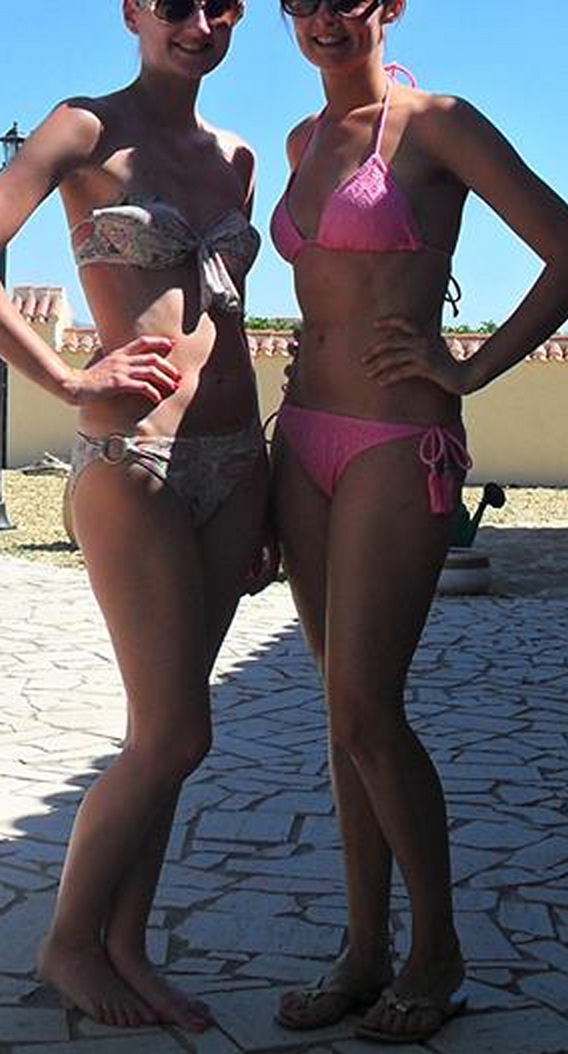 British girls showing their sexy legs — 44