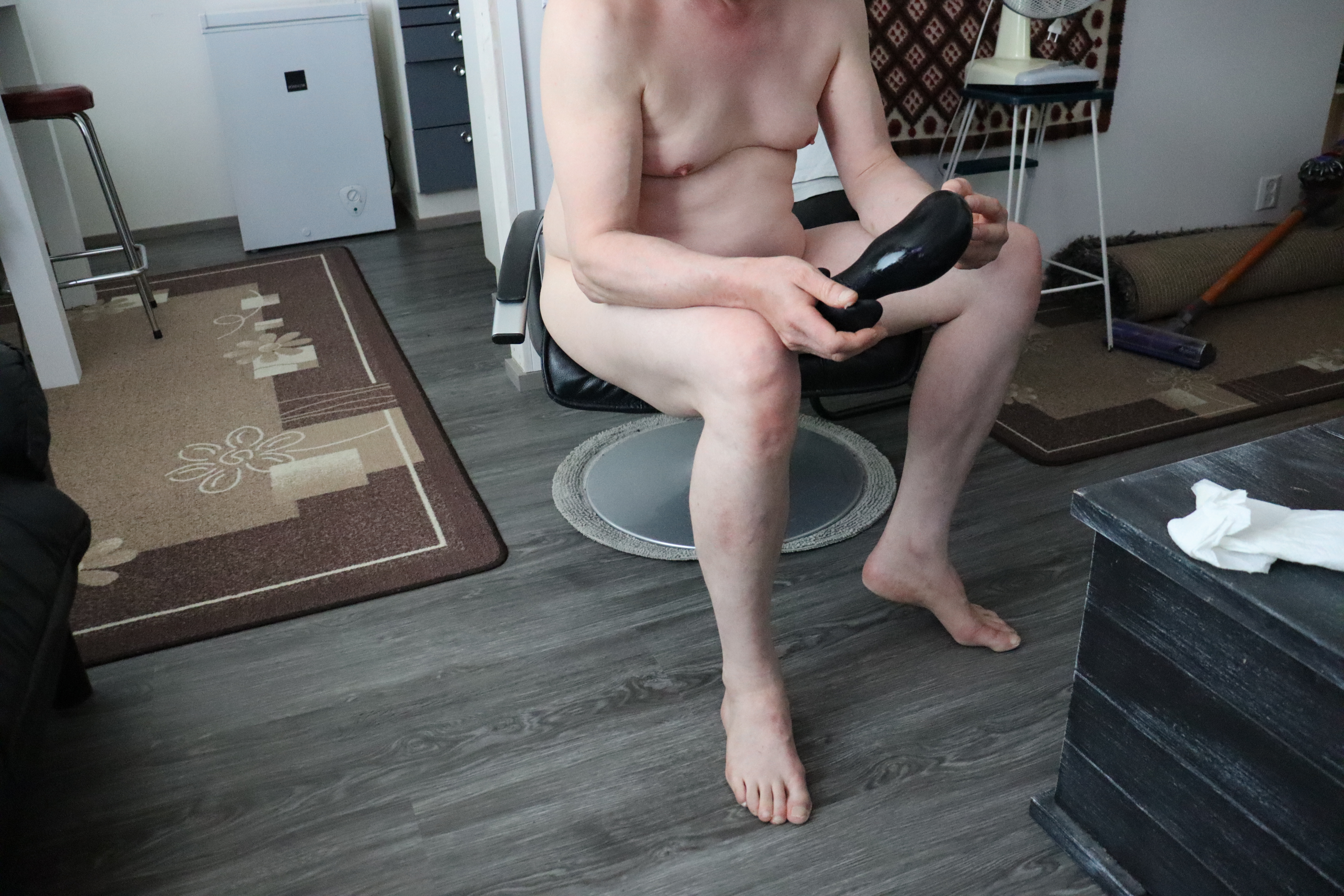 Finnish leather gay Juha Vantanen ass stretch — 20