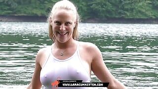 Lara CumKitten – Public in swimsuit – Notgeil posing and jerking off at the lake